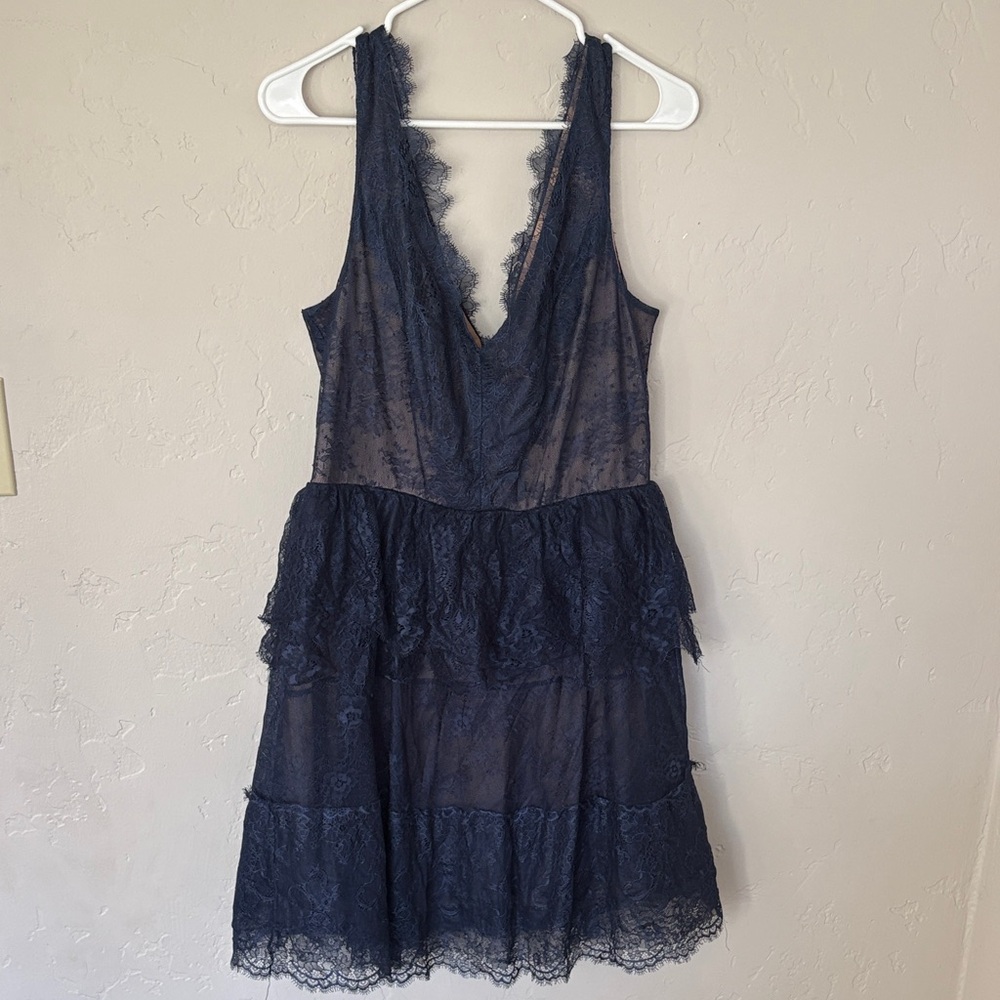 BCBG MaxAzria Navy Lace V-Neck Tiered Dress, Size Large, New With Tags
